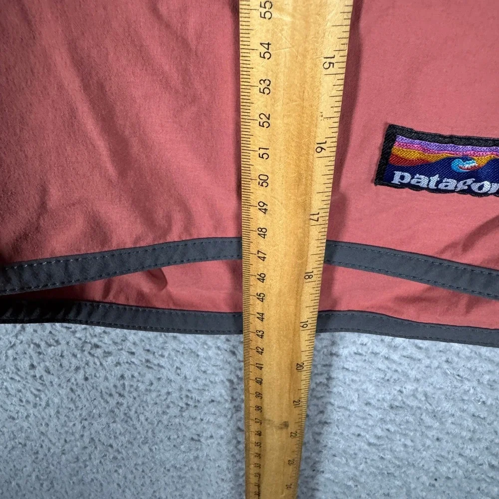 Patagonia Mens Board Shorts Red Grey Scalloped Hem Swim Trunks Size 35